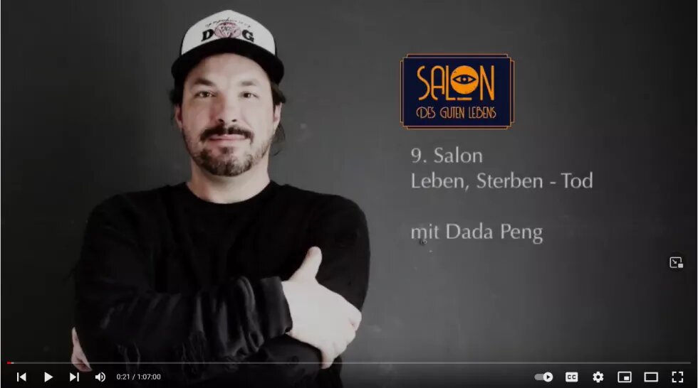 Dada Peng und das Logo der Salons